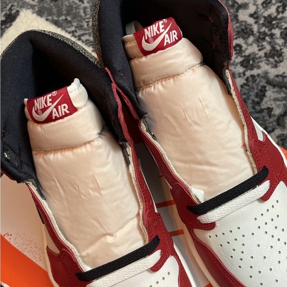 Men’s size 9 Nike Air Jordan 1 retro high OG Lost & found top Chicago reimagined main image 5